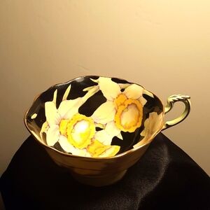 Paragon Daffodil Tea Cup only. Double warrant to Her Majestys. Fine bone China.